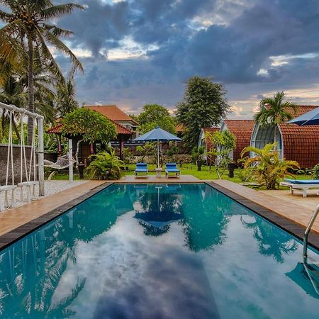 Megaland Bungalow Batununggul Buitenkant foto